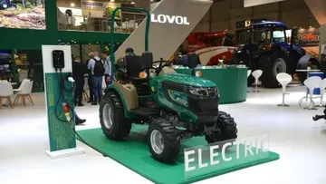 Lovol представил новый компактный электрический трактор E1025